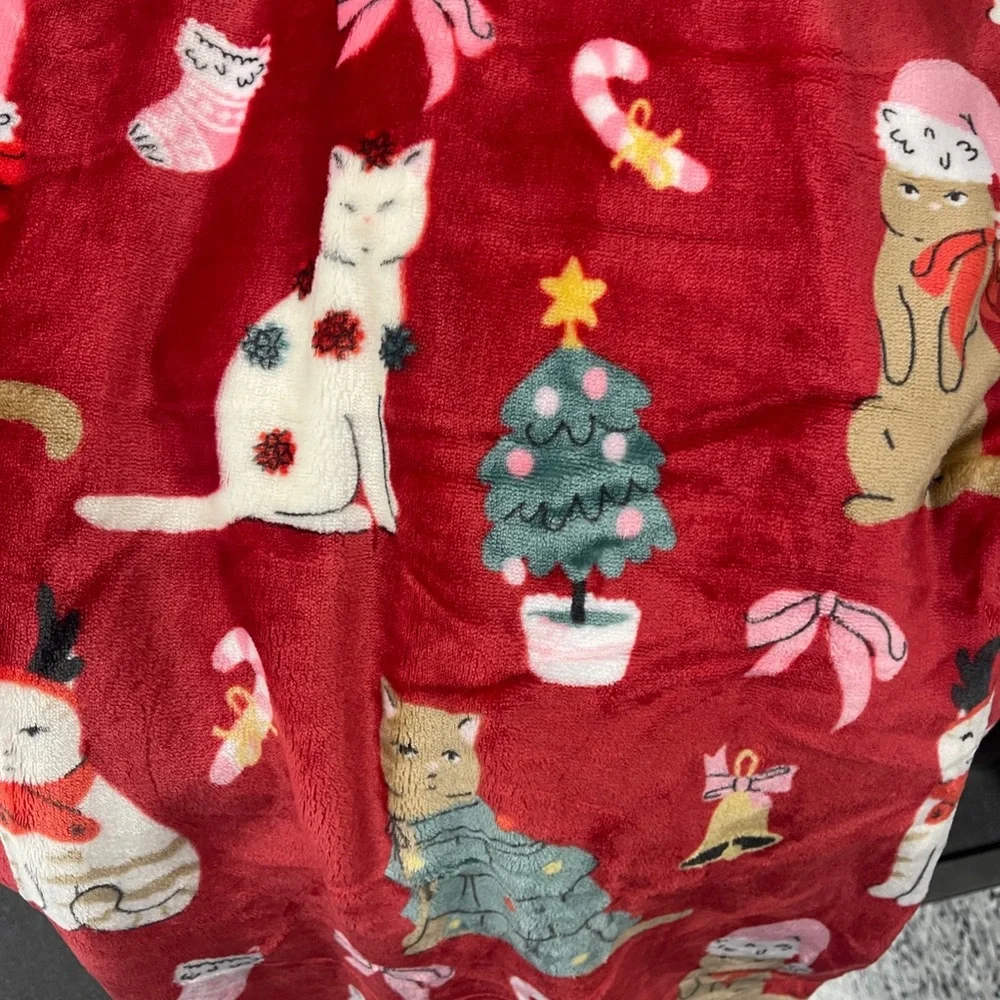 Christmas Cats in Holiday Outfits Red Cats Plush Throw blanket 60”x70” NWT